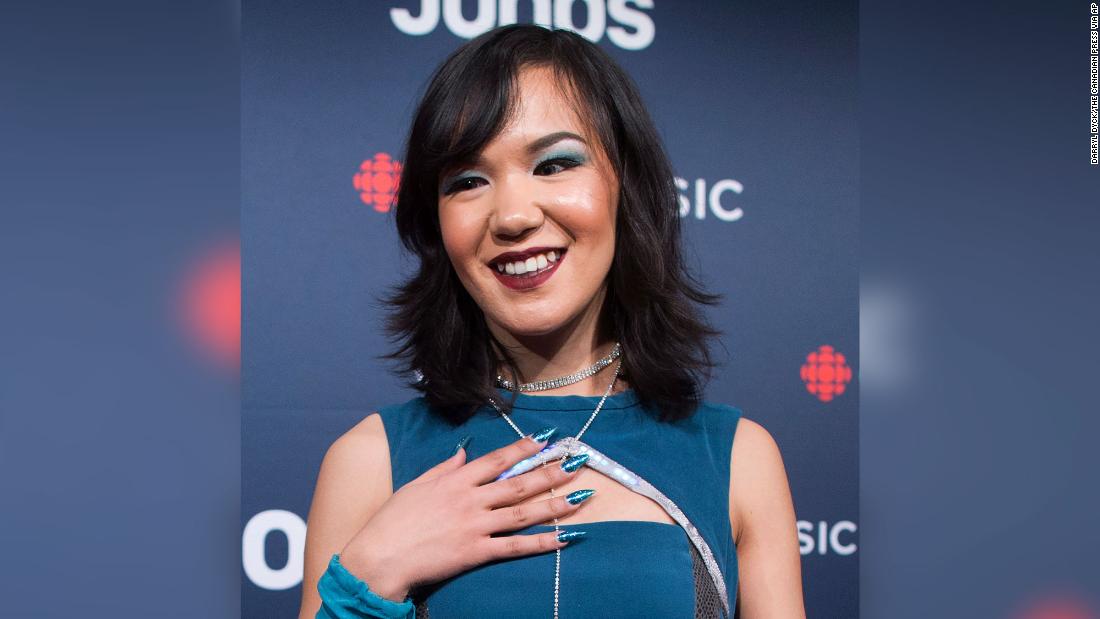 Kelly Fraser, an award-winning Inuk singer-songwriter, dies at 26