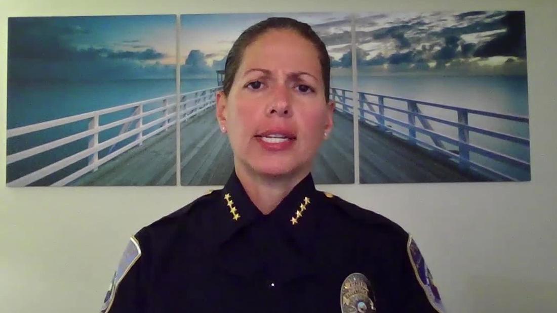 Florida SWAT team resigns after police chief kneels with protesters