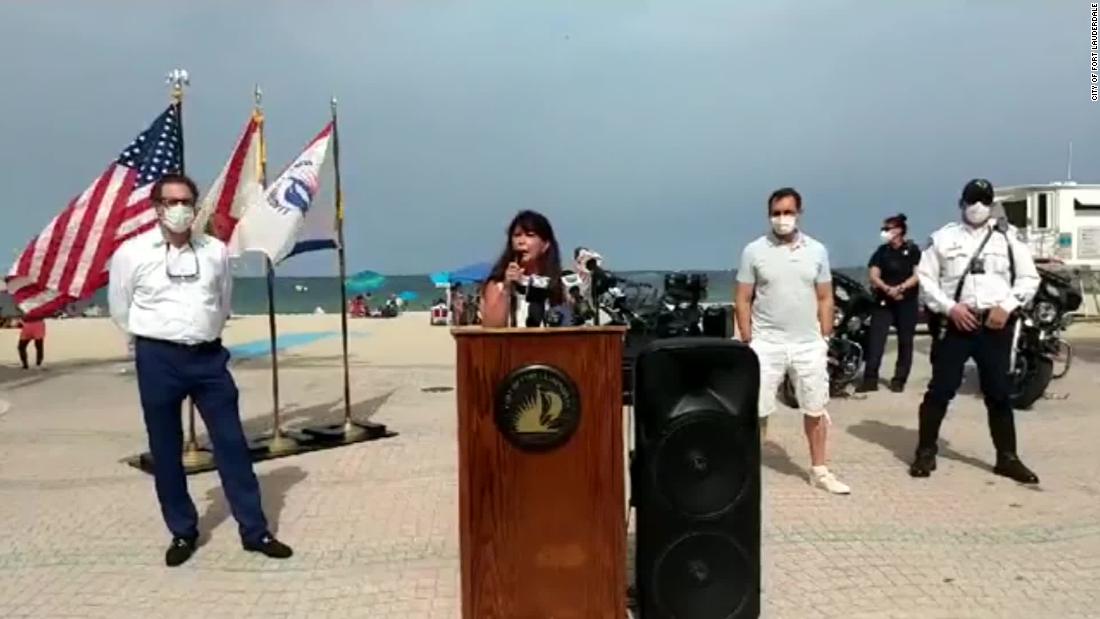 Florida beachgoers heckle officials after July 4th announcement