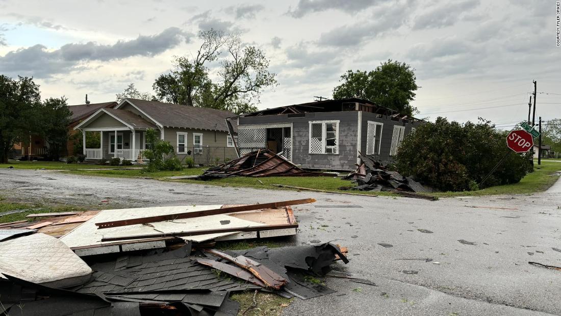 Live updates: Severe storms threaten Texas and the South