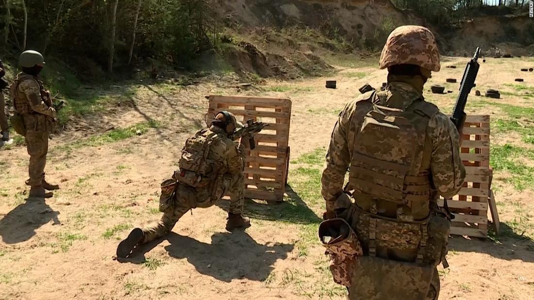 Video: Russians train to fight for Ukraine in volunteer training camp