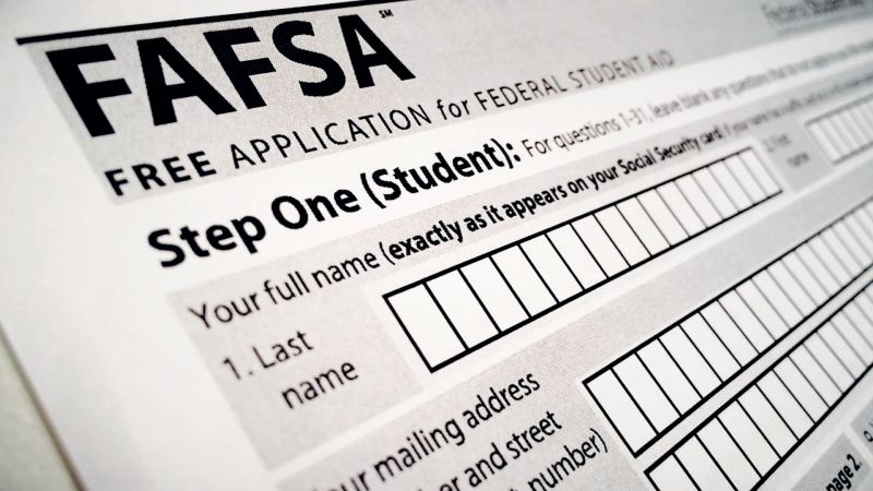 Hear why FAFSA rollout has been ‘disastrous’ for high school seniors | CNN Business