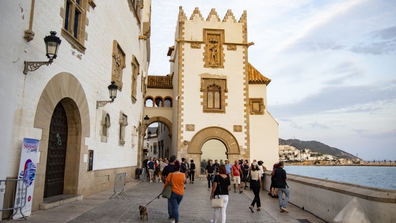 No job. A broken marriage. These two travelers made moves abroad for a second chance – and got it