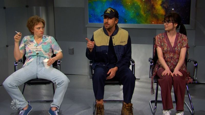 ‘SNL’ recap: Ryan Gosling hosts, alien abduction cold open, Emily Blunt and Caitlin Clark | CNN Business